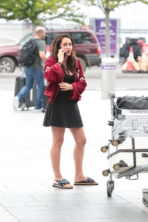 Marnie Simpson feet photo thumbnail