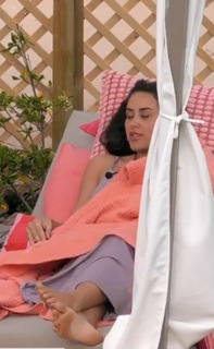 Marnie Simpson feet photo thumbnail