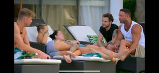 Marnie Simpson feet photo thumbnail