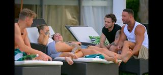 Marnie Simpson feet photo thumbnail