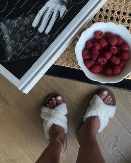 Marta Carriedo feet photo 16