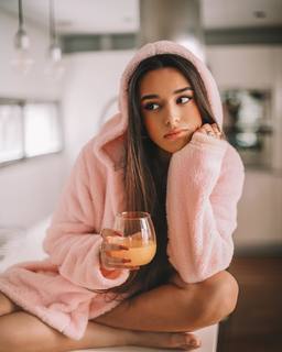 Marta Díaz feet photo thumbnail