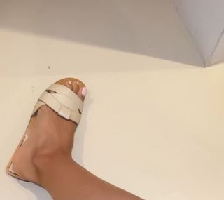 Marta Díaz feet photo thumbnail