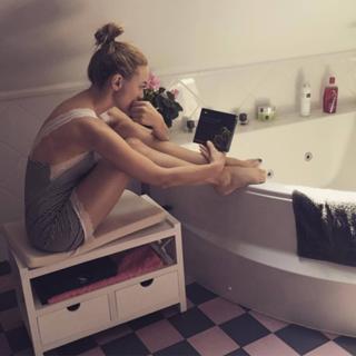 Marta Hazas feet photo thumbnail