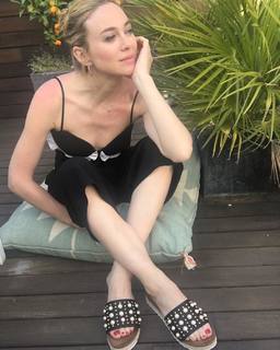 Marta Hazas feet photo thumbnail
