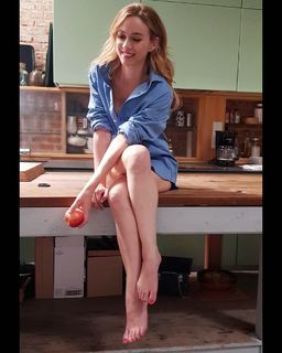 Marta Hazas feet photo thumbnail