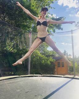 Marta Hazas feet photo thumbnail