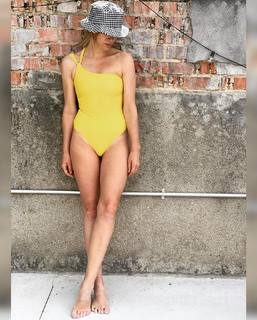 Marta Hazas feet photo thumbnail