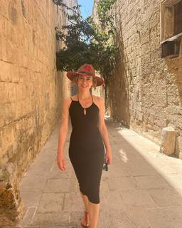 Marta Hazas feet photo thumbnail