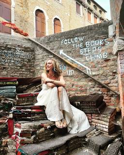 Marta Hazas feet photo thumbnail