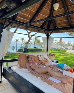 Marta Hazas feet photo thumbnail