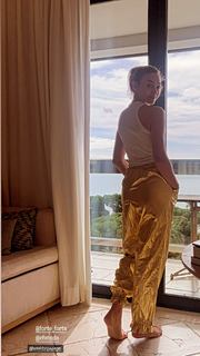 Marta Hazas feet photo thumbnail