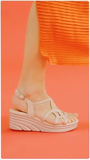 Marta Hazas feet photo thumbnail