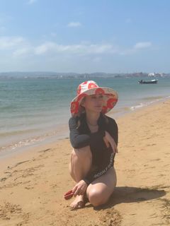 Marta Hazas feet photo thumbnail