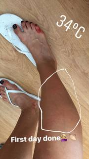 Marta Kostyuk feet photo thumbnail