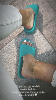 Marta Kostyuk feet photo thumbnail