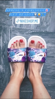 Marta Kostyuk feet photo thumbnail