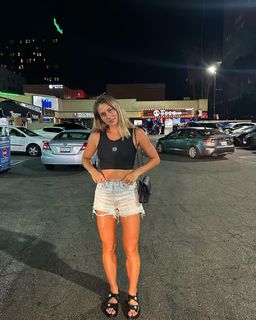 Marta Kostyuk feet photo thumbnail