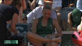 Marta Kostyuk feet photo thumbnail