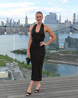 Marta Kostyuk feet photo thumbnail