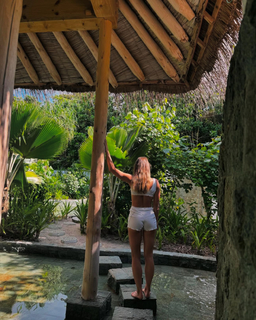 Marta Kostyuk feet photo thumbnail