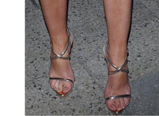Marta Zmuda Trzebiatowska feet photo thumbnail