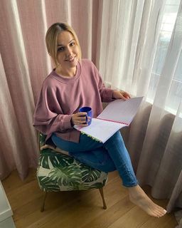 Marta Zmuda Trzebiatowska feet photo thumbnail