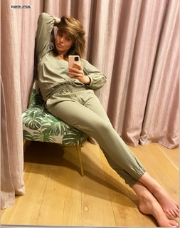 Marta Zmuda Trzebiatowska feet photo thumbnail