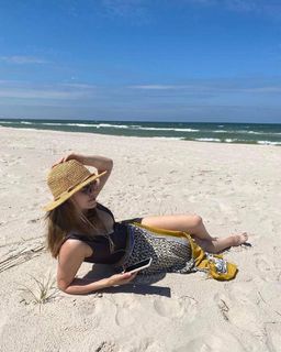 Marta Zmuda Trzebiatowska feet photo thumbnail