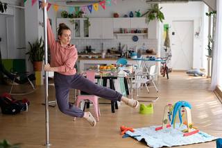 Marta Zmuda Trzebiatowska feet photo thumbnail