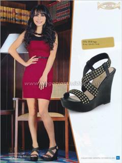 Martha Higareda feet photo thumbnail