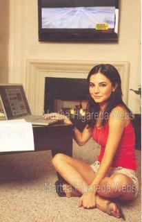 Martha Higareda feet photo thumbnail