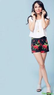 Martha Higareda feet photo thumbnail