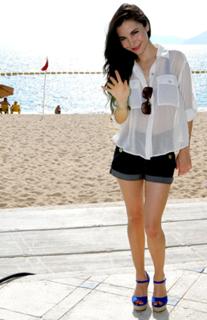 Martha Higareda feet photo thumbnail