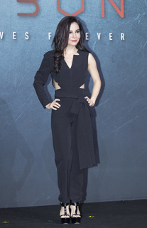 Martha Higareda feet photo thumbnail