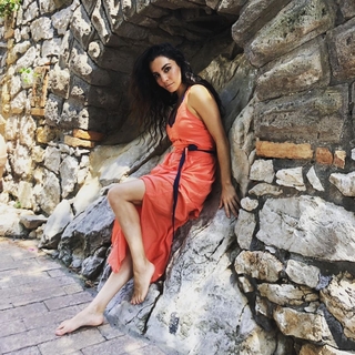 Martha Higareda feet photo thumbnail