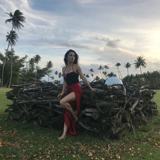 Martha Higareda feet photo thumbnail