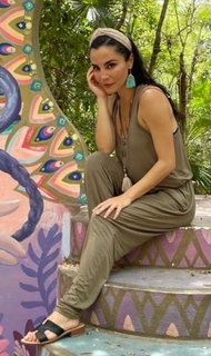 Martha Higareda feet photo thumbnail
