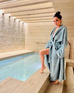 Martha Higareda feet photo thumbnail