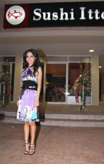 Martha Higareda feet photo thumbnail