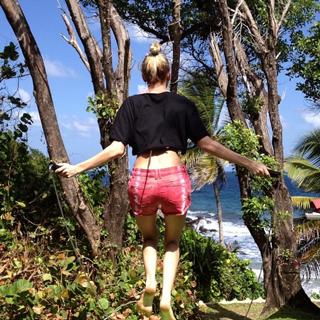 Martha Hunt feet photo thumbnail