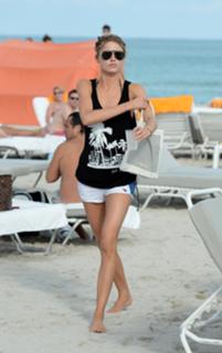 Martha Hunt feet photo thumbnail