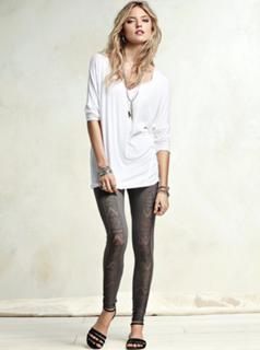 Martha Hunt feet photo thumbnail
