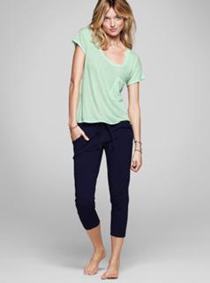 Martha Hunt feet photo thumbnail