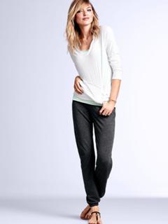 Martha Hunt feet photo thumbnail