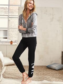 Martha Hunt feet photo thumbnail