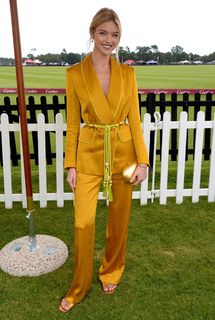 Martha Hunt feet photo thumbnail