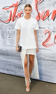 Martha Hunt feet photo thumbnail