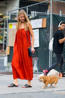 Martha Hunt feet photo thumbnail