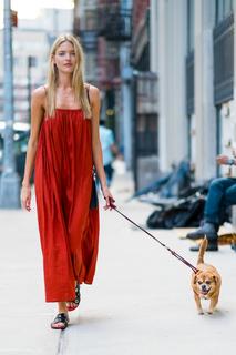 Martha Hunt feet photo thumbnail